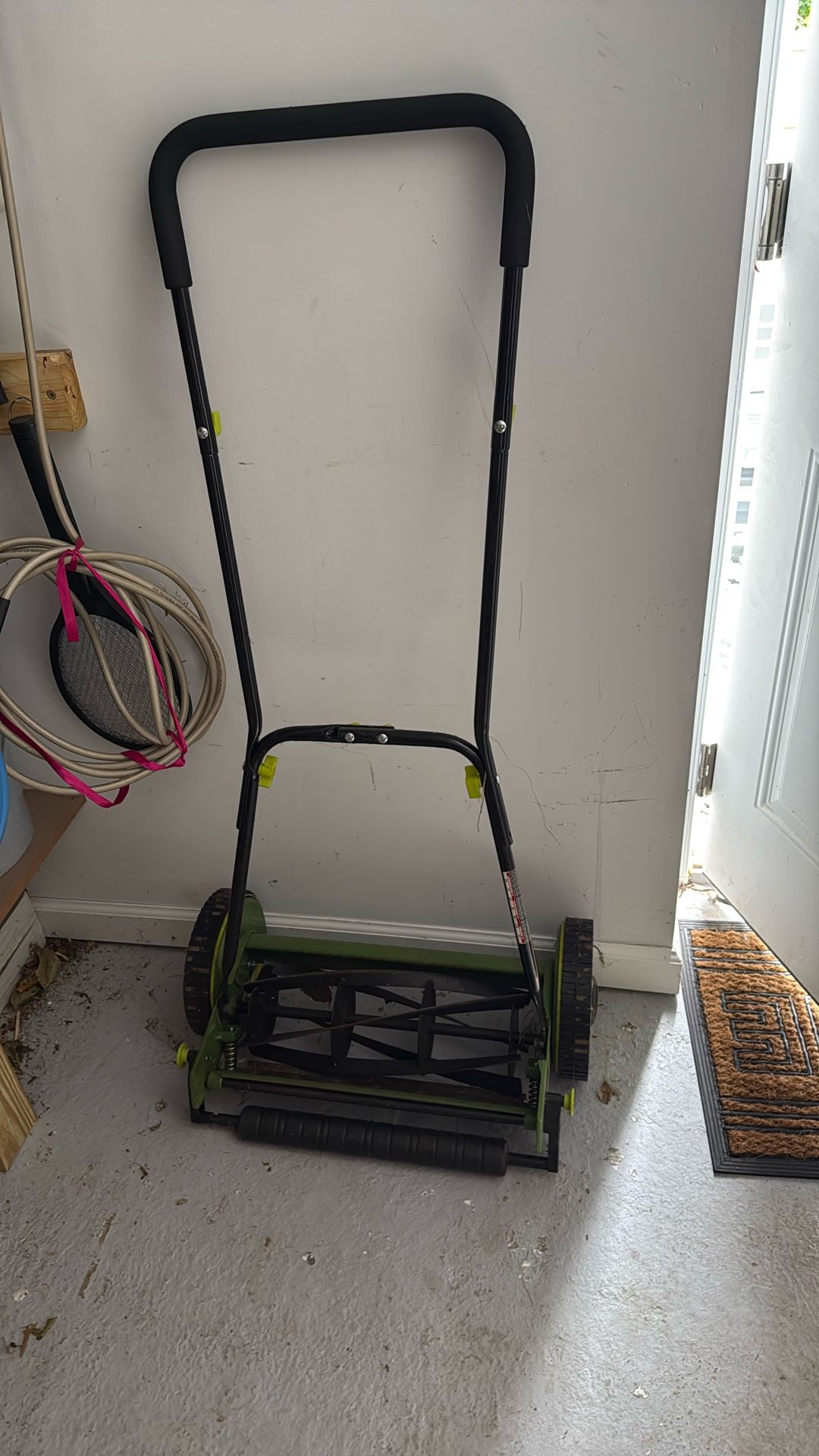 Sun Joe 16-inch Manual Reel Mower W/ Grass Catcher, 4-Position