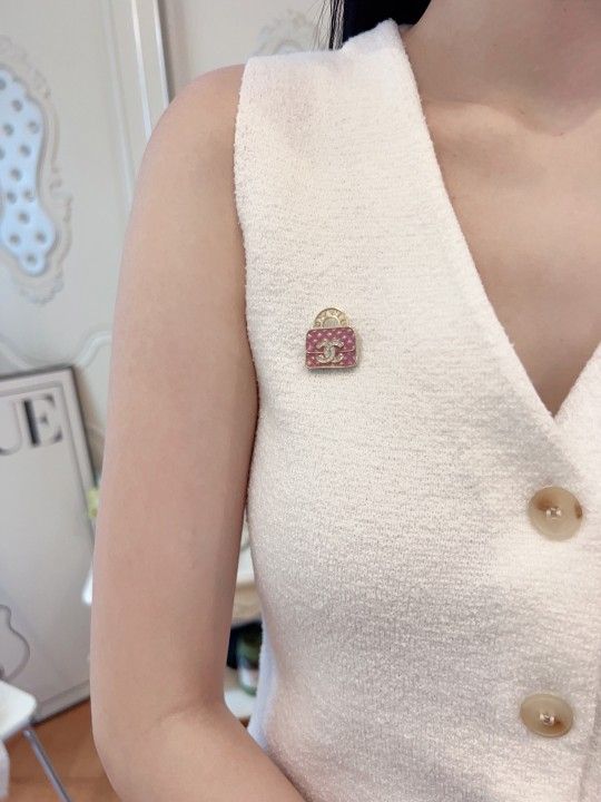 brooch