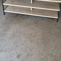 Fairly New Solid Oak Wood Tv Stand .Holds Up To A 90" Tv .Paid Good Money Not Cheap Lowballers Will Be Ignored 