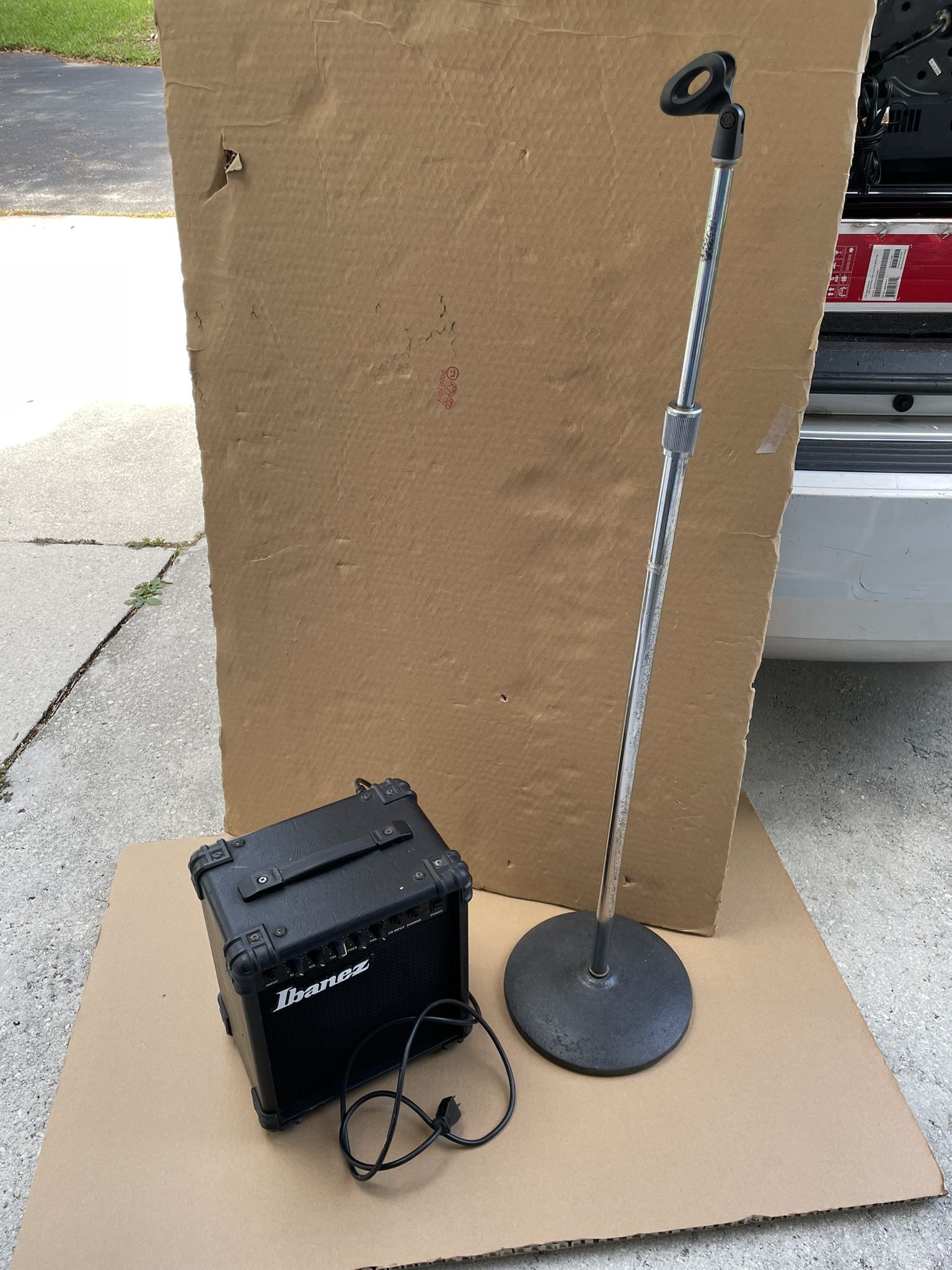 Ibanez IBZ10B BASS AMP Bass Combo Amplifier And Microphone Stand Used Condition. $20 Both Firm On Price