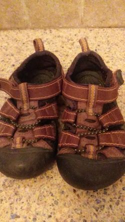 Keen sandals size 4
