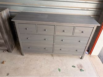 IK@E HEMN3S 8 DRAWER DRESSER