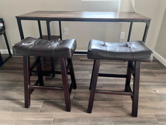 2 bar stools