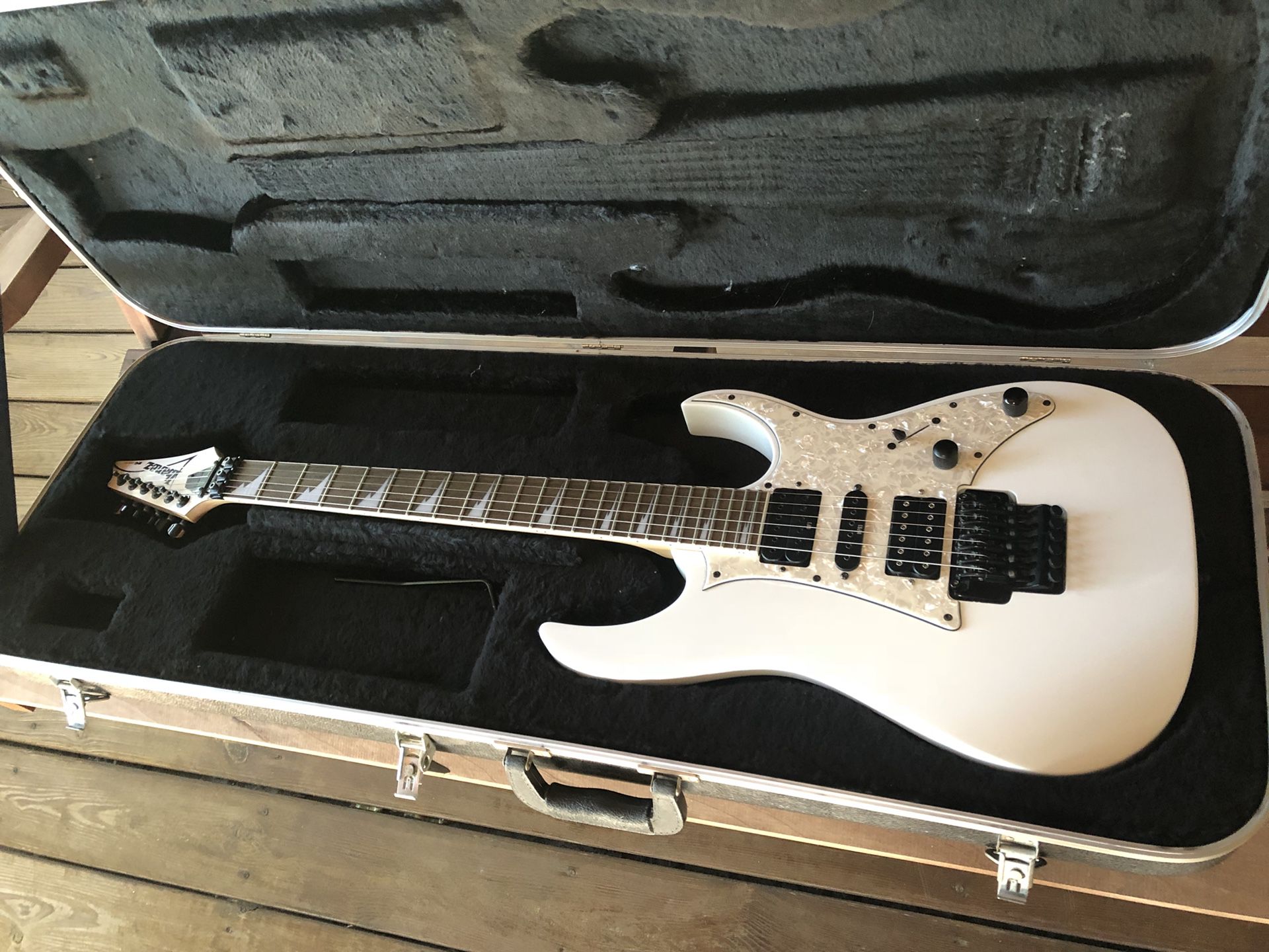 Ibanez rg350dx electric guitar w/case. Mint!