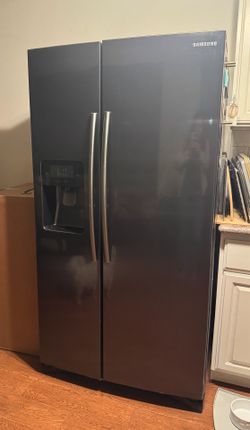 SAMSUNG side by side fridge with water dispenser
