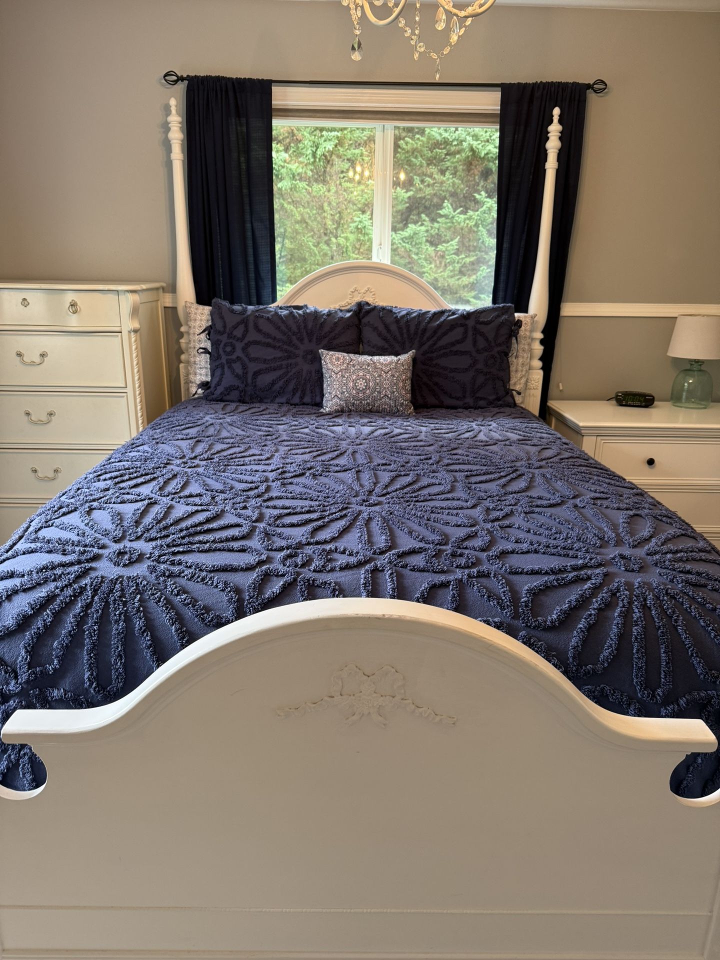 4 Piece Queen Bed Set