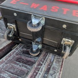 Rubbermaid Storage Dump Demolition Cart 