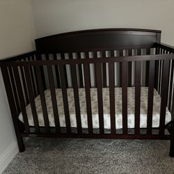 Graco Crib With Crib Mattress 