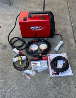 Lincoln Electric 140 Amp LE31MP Multi-Process Stick/MIG/Flux-Core/TIG, 120V, Aluminum Welder with Spool Gun sold separately