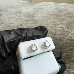 7mm Moissanite Stud Earrings 