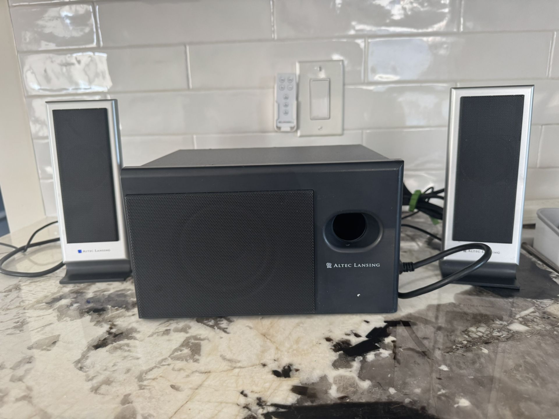 Altec Lansing VS2121 Computer Audio Speakers black tested 2.1 sound w/subwoofer