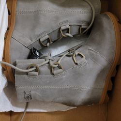 Size 6.5 SOREL Wedge Boots 