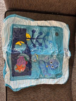 Tummy time water mat