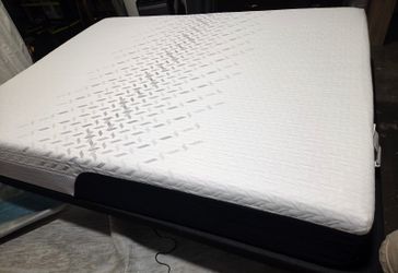 Nectar Classic Memory Foam Queen mattress, Like New Condition