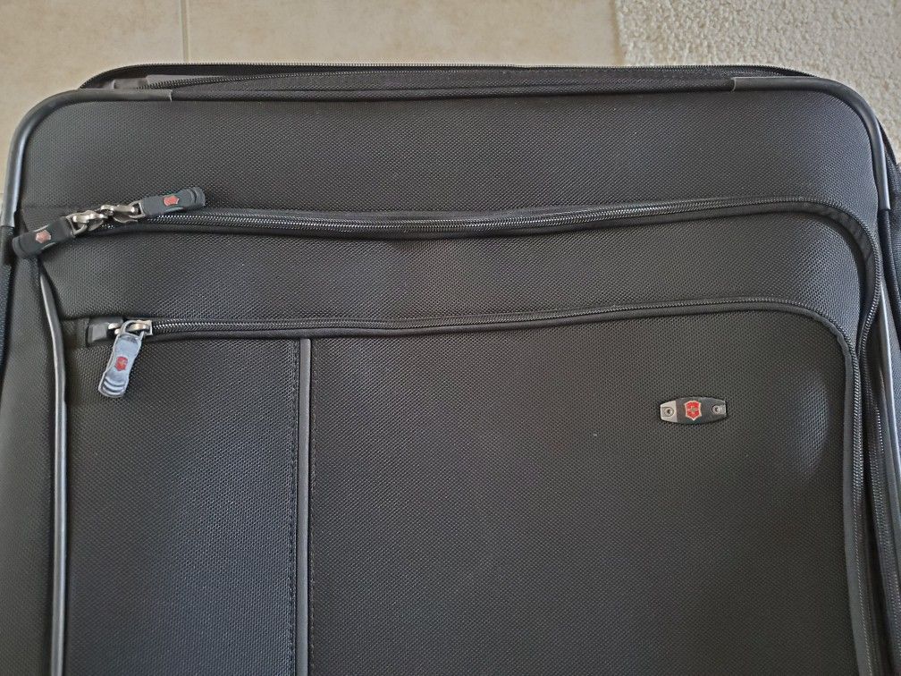Victorinox Werks 27 Upright Suitcase