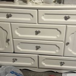 Dresser-white