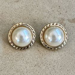 6 different pair of vintage clip on earrings