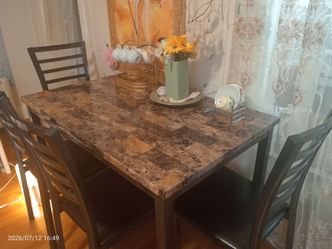 5-Piece Dining Set – Marble-Look Table + 4 Matching Chairs | Excellent Condition