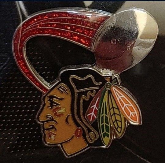 Chicago Blackhawks Silvertone "GLITTER TRAIL" COLLECTOR'S Pin By Aminco (New In Package) HOT💥GREAT FOR HATS! Please Read Description.