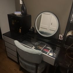 $400 Makeup Table + Led Mirror - Great Style!  Out Of Stock 