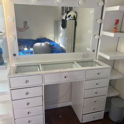 Vanity  with  2 shelves on the sides $250