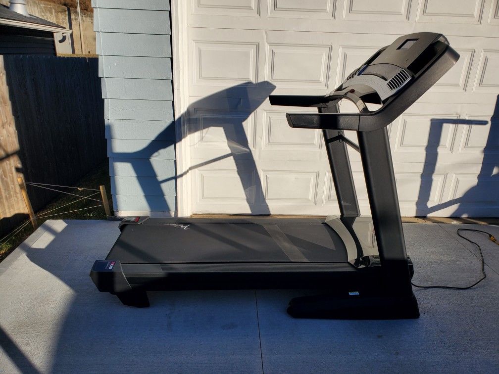 Pending Pick Up: Commercial Grade Treadmill 