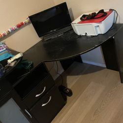 Desk With HP computer 