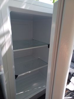 Student college size refrigerator like new