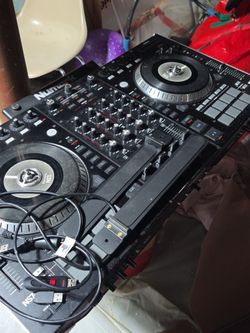 Numark ns7ii with screen and laptop holder Numark ns7ii with screen and laptop holder