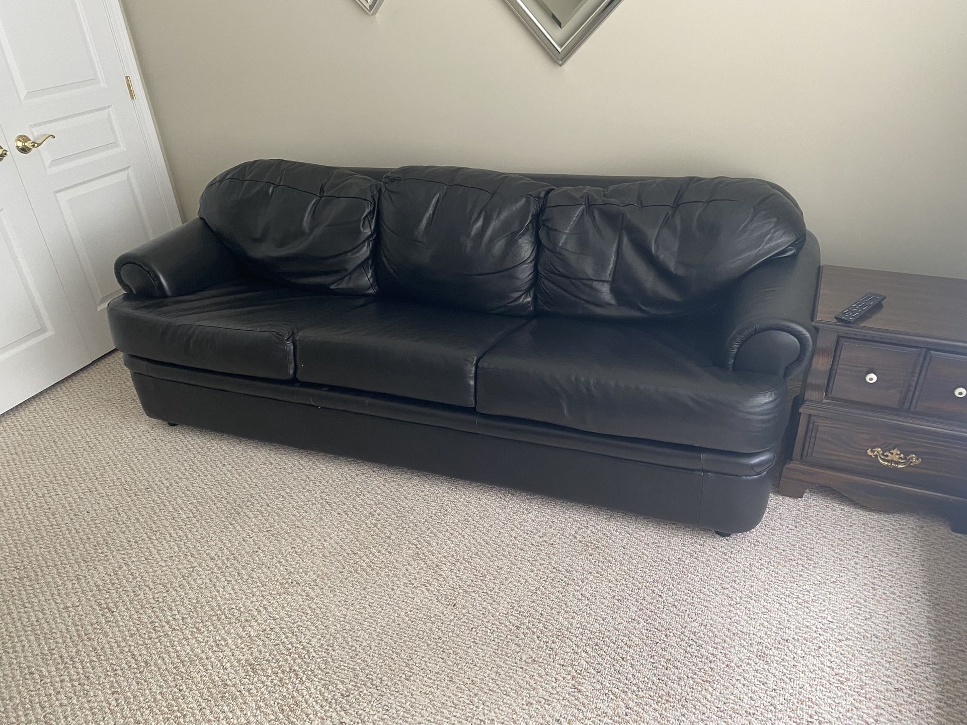 Black leather Couch with Pullout