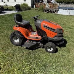 Husqvarna 42 Inch Tractor With Snow Blower 