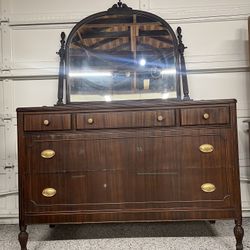 Solid Wood Dresser With Mirror 