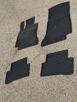 2016 Mercedes Benz C300 (floor mats) original