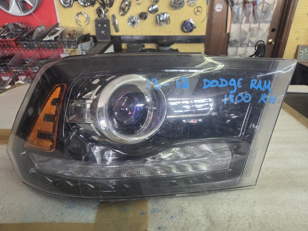 2013 2018 Dodge Ram 1500 Right Headlight
