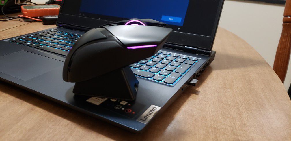 Basilisk Ultimate (Wireless gaming mouse with charging dock)