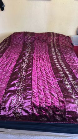 Queen size bed spread