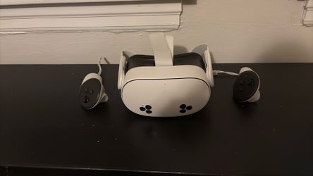 Meta quest 3S VR headset + controllers