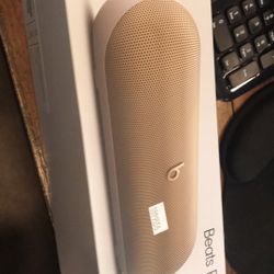Beats Pill Wireless Bluetooth Speaker (Gold)