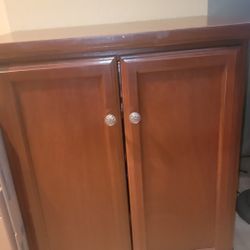 Maple Wood Chest With Cherry Finish. 