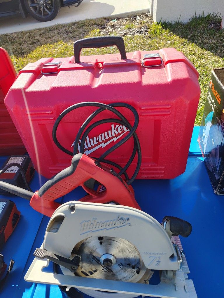 Milwaukee TILT-LOK 7 1/4 CIRCULAR SAW