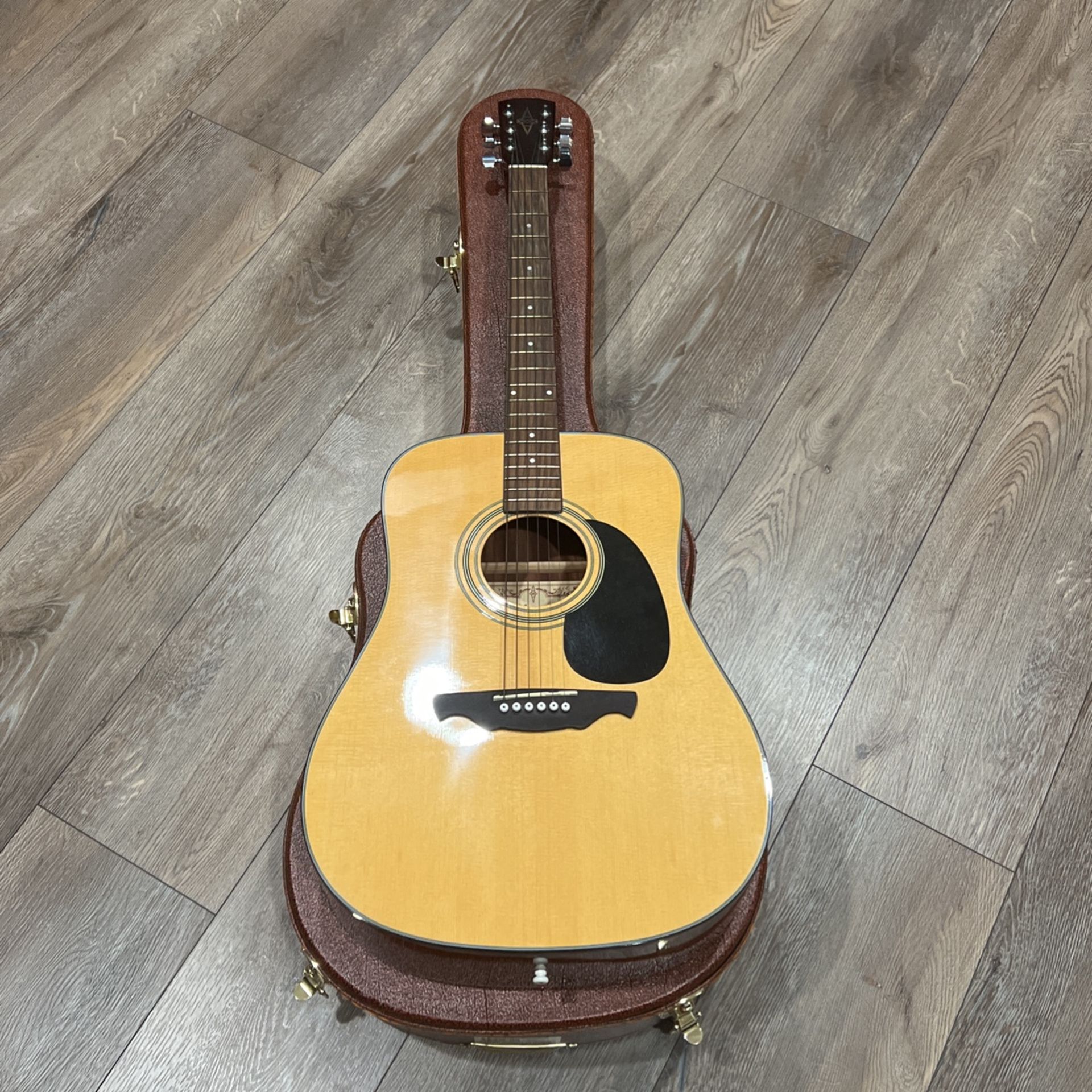 Alvarez Guitar With Case Acoustic