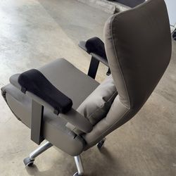Ergonomic office chair
