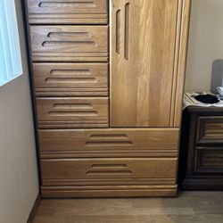 Armoire/ Wardrobe 