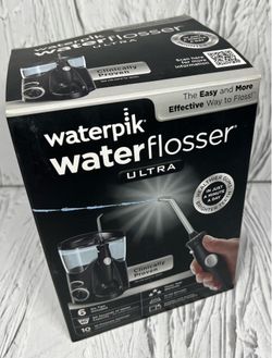Waterpik Water Flosser Ultra in Black w/ 5 Tips Pre Owned