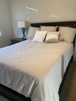 Queen Bed, Bedding, Mattress, Mattress Topper, Side Table And Lamp! 