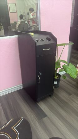 2 Stylist Stations