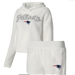 New England Patriots Concepts Sport Women's Fluffy Pullover Sweatshirt & Shorts Sleep Set - White