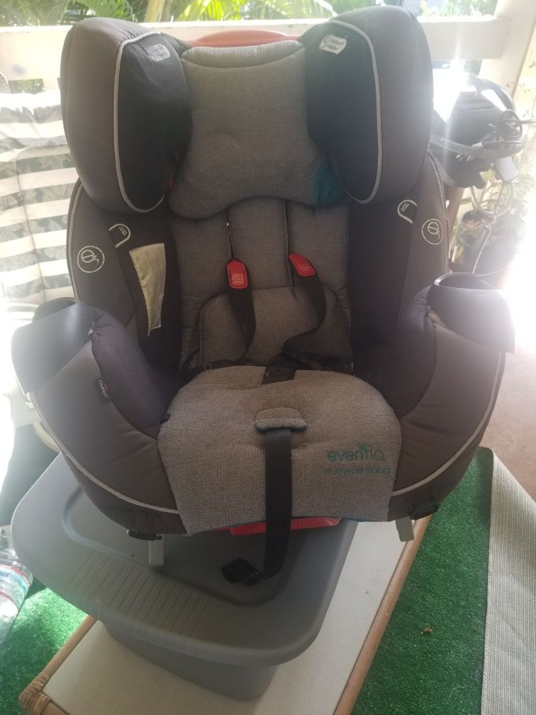 Even flo car seat. Excellent condition platinum series