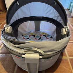 Fisher-Price Portable Bassinet On-The-Go Baby Dome