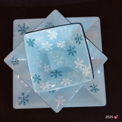 Very Nice Snow Flake Dish Set